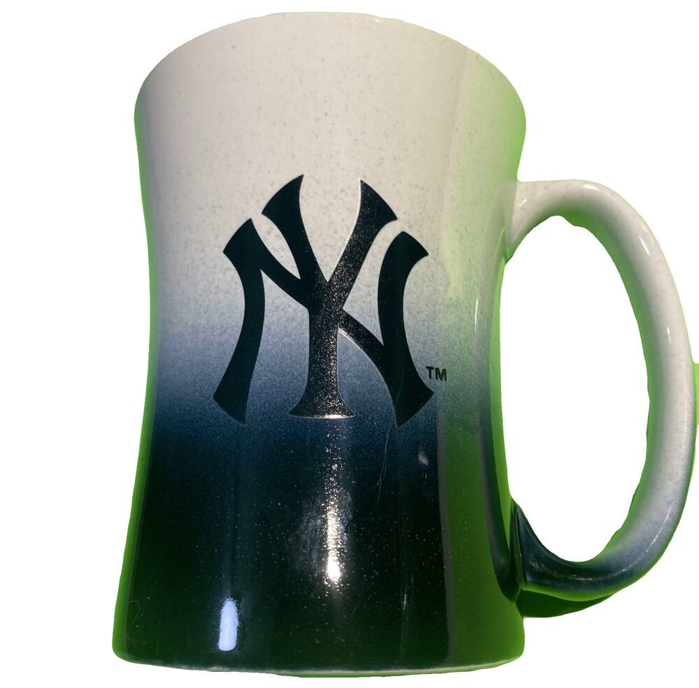 Boelter Brands New York Yankees MLB Officially Licensed Black/White Mug